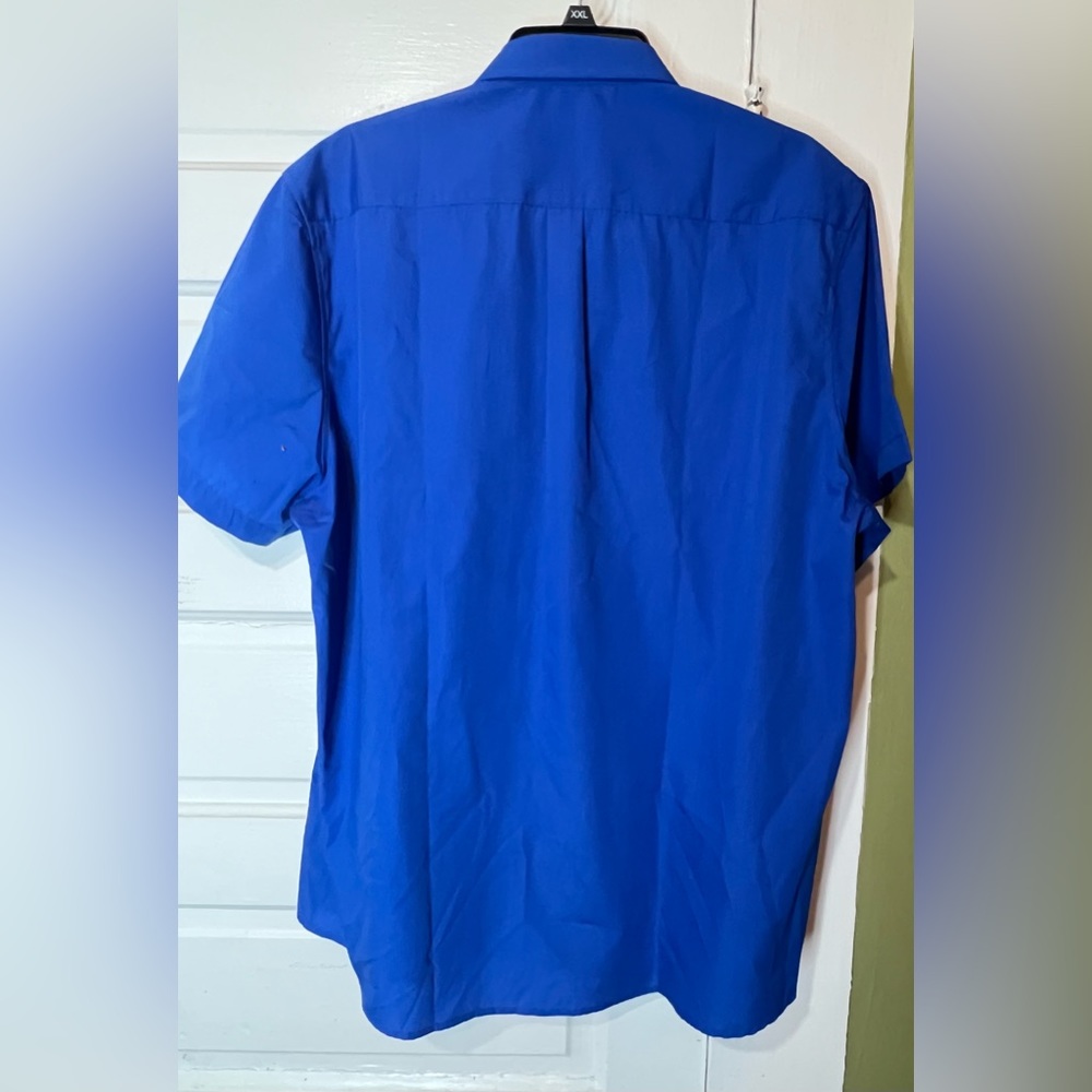 Men’s short sleeve dress shirt. Bundle $10 items at 2/$10 - Picture 4 of 4
